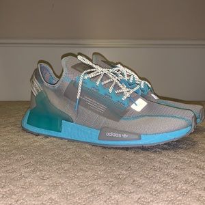 NWT ADIDAS NMD R1.V2